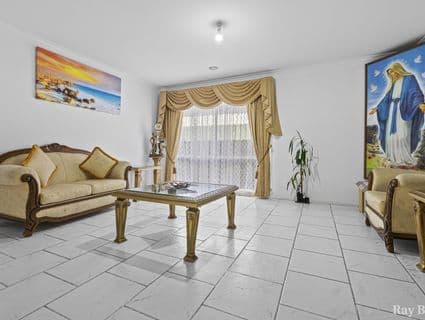 6 Golden Ash Court, Meadow Heights - Thumbnail 2