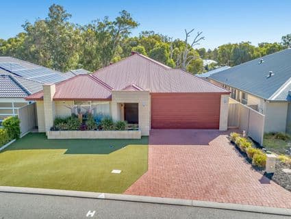 15 Hurlingham Loop, Meadow Springs - Image 1