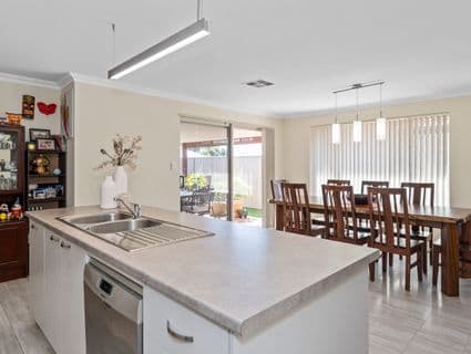 15 Hurlingham Loop, Meadow Springs - Thumbnail 5