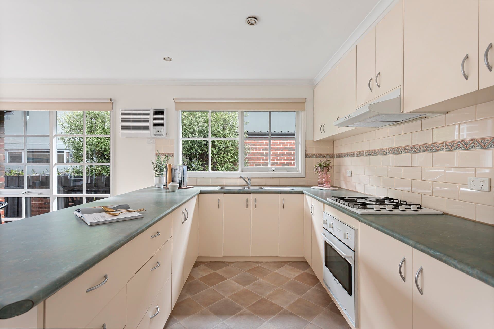 8 Mills Street, Glen Iris - Thumbnail 4