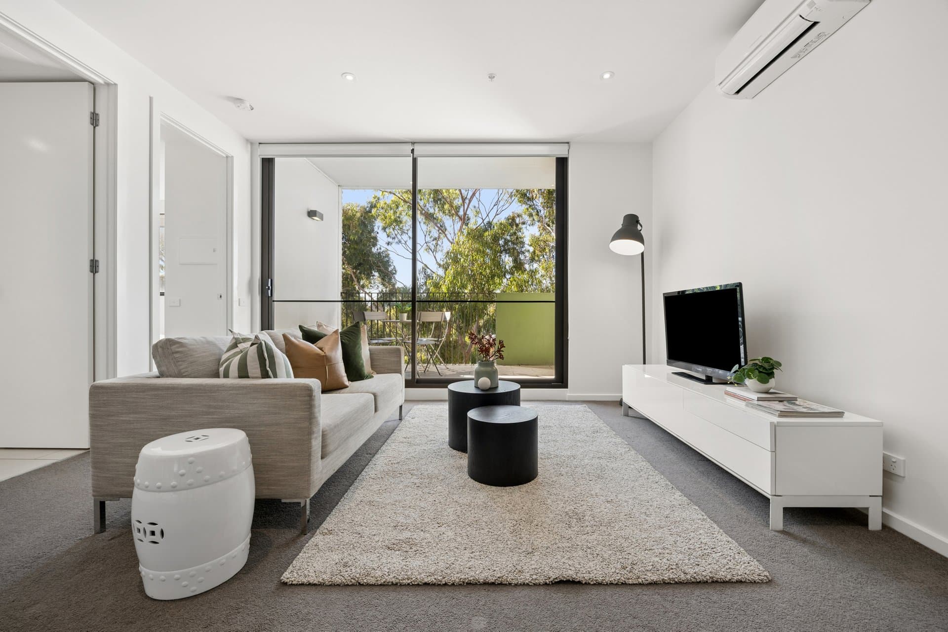 304/35 Simmons Street, South Yarra - Thumbnail 2