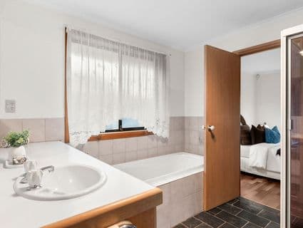 12 Mulwala Gardens, St Albans - Thumbnail 8