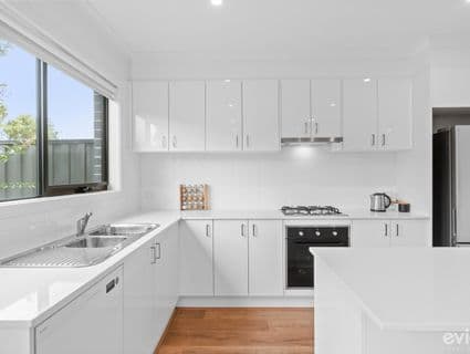 7 Murdoch Place, Langwarrin - Thumbnail 4