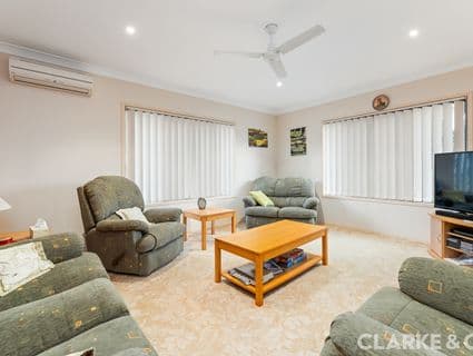 7 Carriage Crescent, Beerburrum - Thumbnail 2
