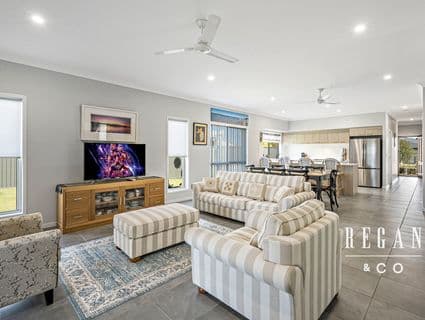 19 Callisia Crescent, Banksia Beach - Image 1
