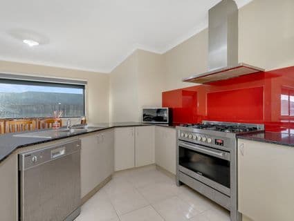 13 Lauriston Place, Wallan - Thumbnail 7