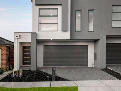 5 Walhallow Drive, Clyde North - Image 1