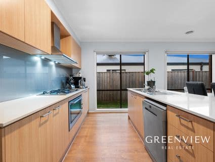 17 Rathberry Circuit, Clyde North - Thumbnail 2