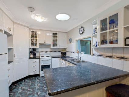 27 Spring Valley Avenue, Gorokan - Image 1