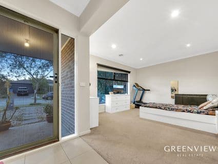 21 Perry Circuit, Cranbourne North - Thumbnail 2