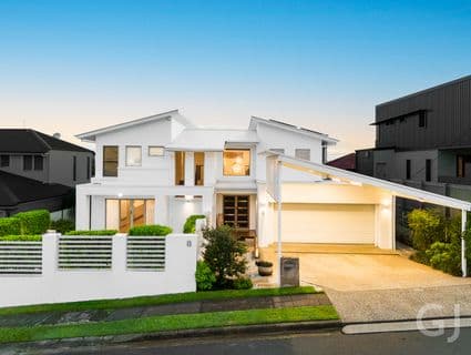 8 Winnam Street, Stafford - Image 1
