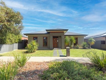 16 Village Way, Swan Hill - Image 1