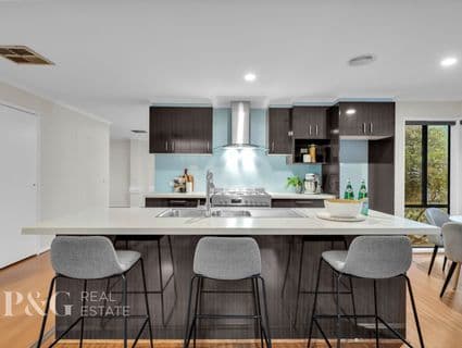 2 Dorchester Drive, Narre Warren South - Thumbnail 2