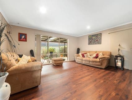 6 Scotsdale Drive, Cranbourne East - Thumbnail 2