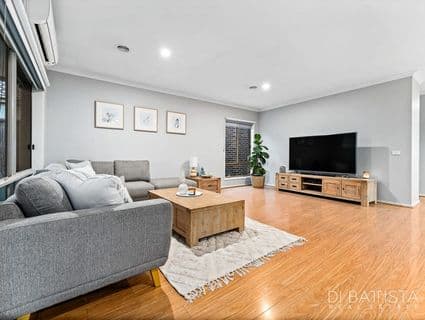 82 Bridgehaven Drive, Craigieburn - Thumbnail 2