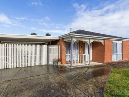 404, Cranbourne West - Image 1
