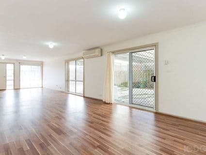 404, Cranbourne West - Thumbnail 3