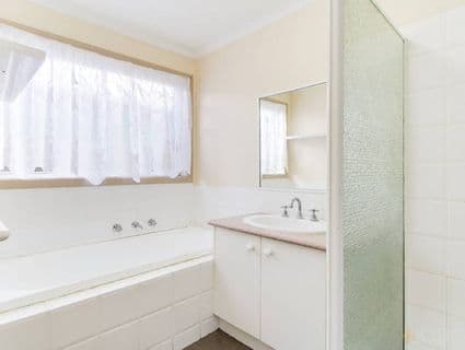404, Cranbourne West - Thumbnail 4