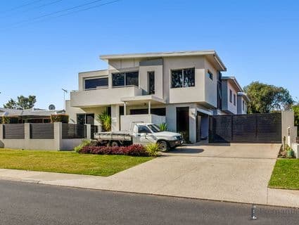 2/34 Glenister Road, Hamilton Hill - Image 1