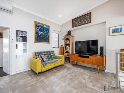 2/34 Glenister Road, Hamilton Hill - Thumbnail 8