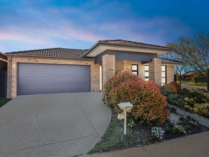 8 Grovedale Way, Manor Lakes - Thumbnail 2