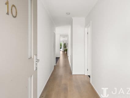 10 Verdure Street, Point Cook - Thumbnail 2