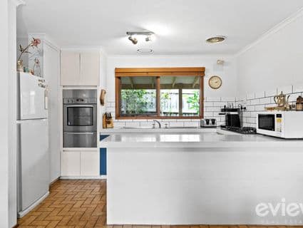 5 Dunsterville Crescent, Frankston - Thumbnail 8