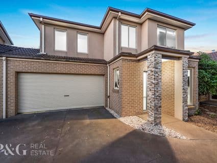 2/4 Daniher Close, Berwick - Image 1