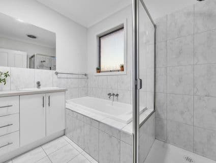 2/4 Daniher Close, Berwick - Thumbnail 8