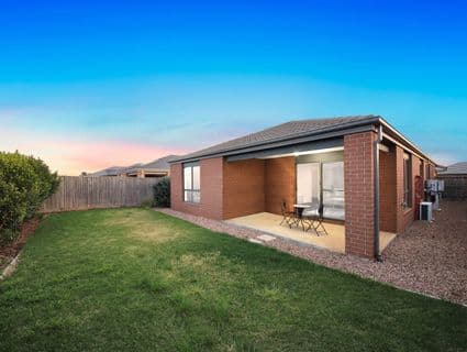 9 Strawberry Road, Manor Lakes - Thumbnail 2