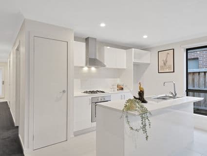 9 Strawberry Road, Manor Lakes - Thumbnail 8