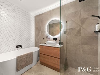 112 Hutchinson Drive, Lynbrook - Thumbnail 2