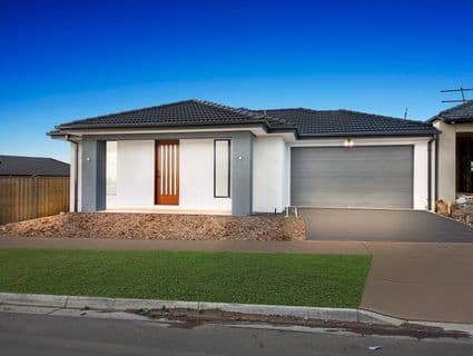 9 Segur Road, Clyde North - Thumbnail 2