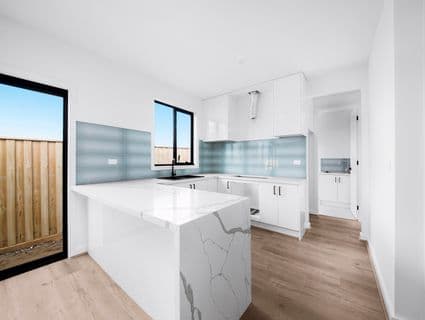 9 Segur Road, Clyde North - Thumbnail 4