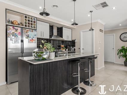 6 DAISYBUSH DR, Point Cook - Thumbnail 6