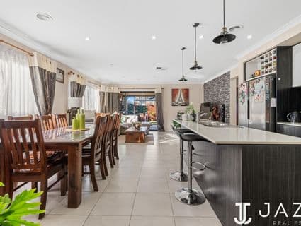 6 DAISYBUSH DR, Point Cook - Thumbnail 8