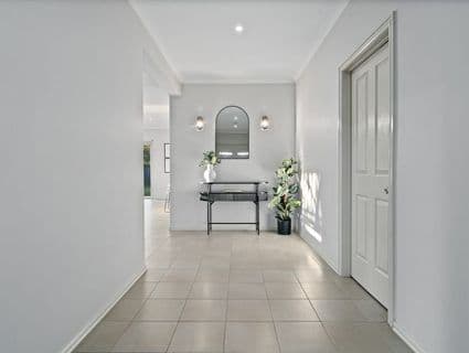 1 Birdswood Crescent, Craigieburn - Thumbnail 4