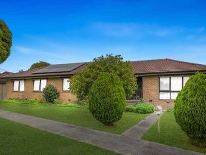 9 Lamont Cres, Cranbourne - Image 1