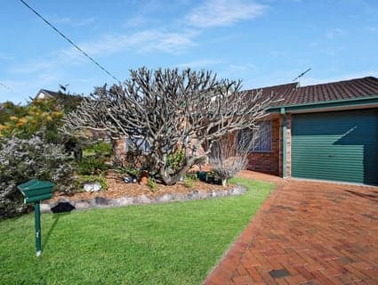 404, Caves Beach - Image 1