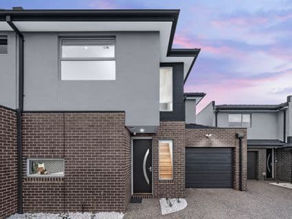 2/3 Curie Avenue, Oak Park - Image 1