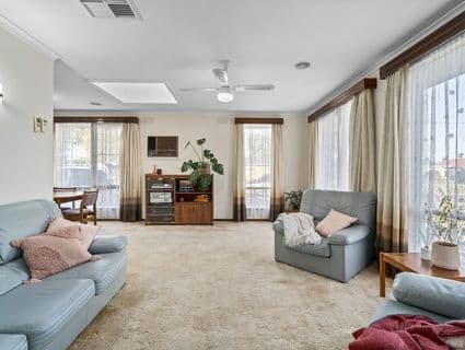 5 Gaynor Crescent, Gladstone Park - Thumbnail 2