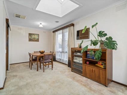 5 Gaynor Crescent, Gladstone Park - Thumbnail 4