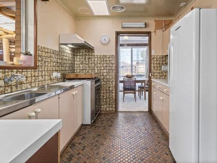5 Gaynor Crescent, Gladstone Park - Thumbnail 5