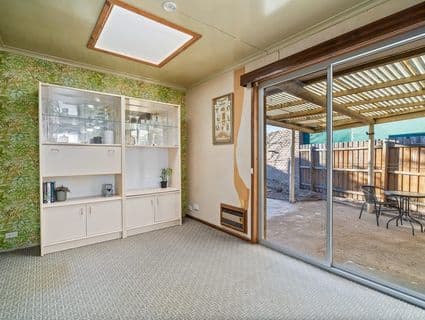 5 Gaynor Crescent, Gladstone Park - Thumbnail 7