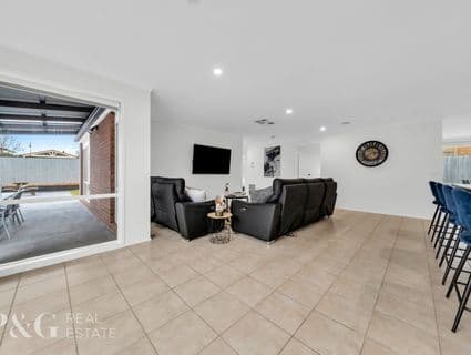 24 McCartney Drive, Narre Warren South - Thumbnail 8
