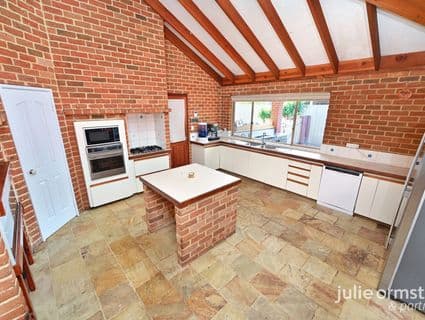 10 Camarino Drive, Woodvale - Thumbnail 2