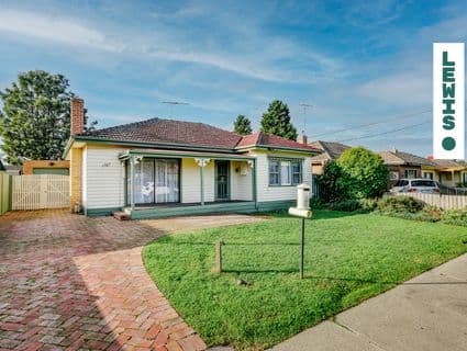 18 Battersea Street, Hadfield - Image 1