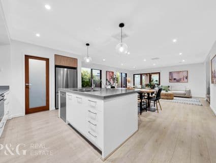 61 Aintree Close, Clyde - Thumbnail 2