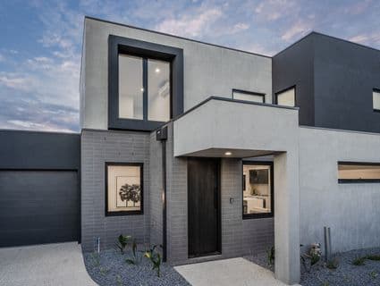 2/202 Elizabeth Street, Reservoir - Image 1