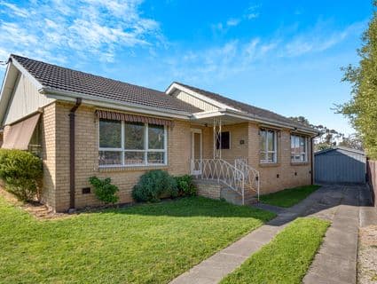 10 Plumpton Avenue, Craigieburn - Thumbnail 2